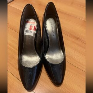 NEW Bandolino EDELL Comfort Heel Pumps Size 7 Black/Dark Navy